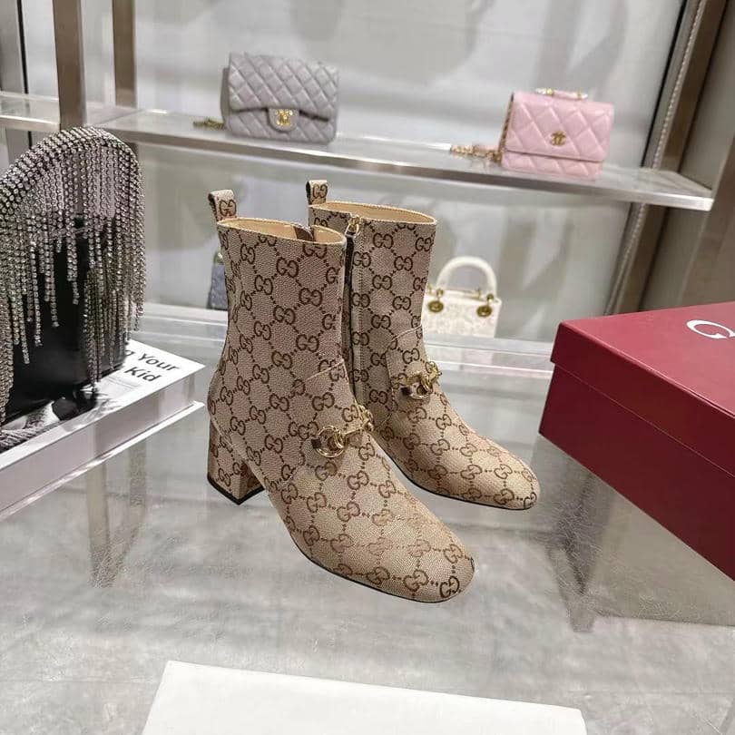 0042 Boots